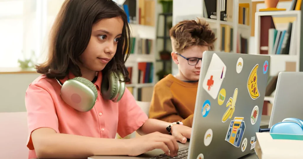 Génération Alpha face aux écrans : Le prix caché de l’exposition précoce